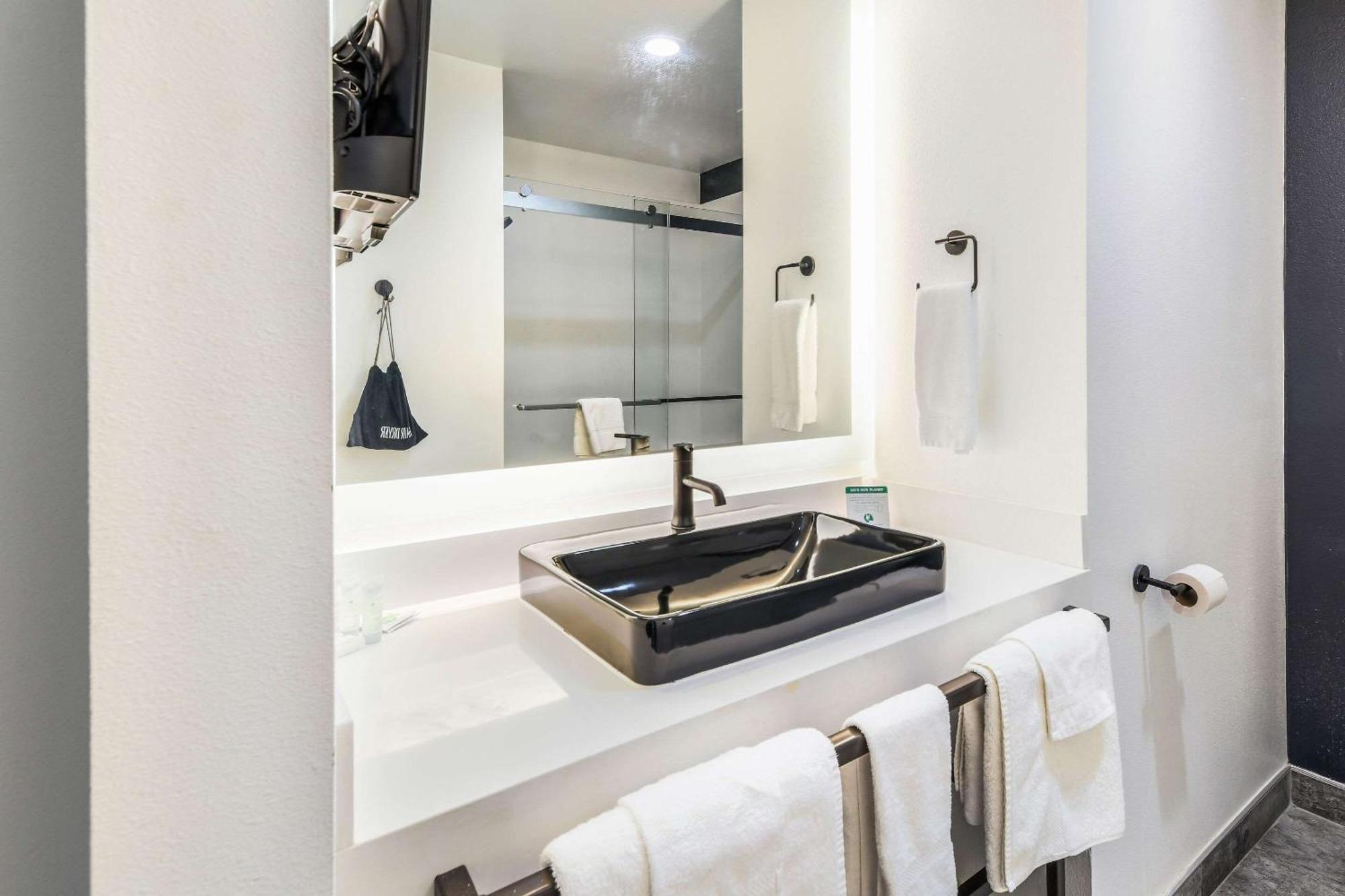 Hy-Lo Hotel, Ascend Hotel Collection Calera 外观 照片
