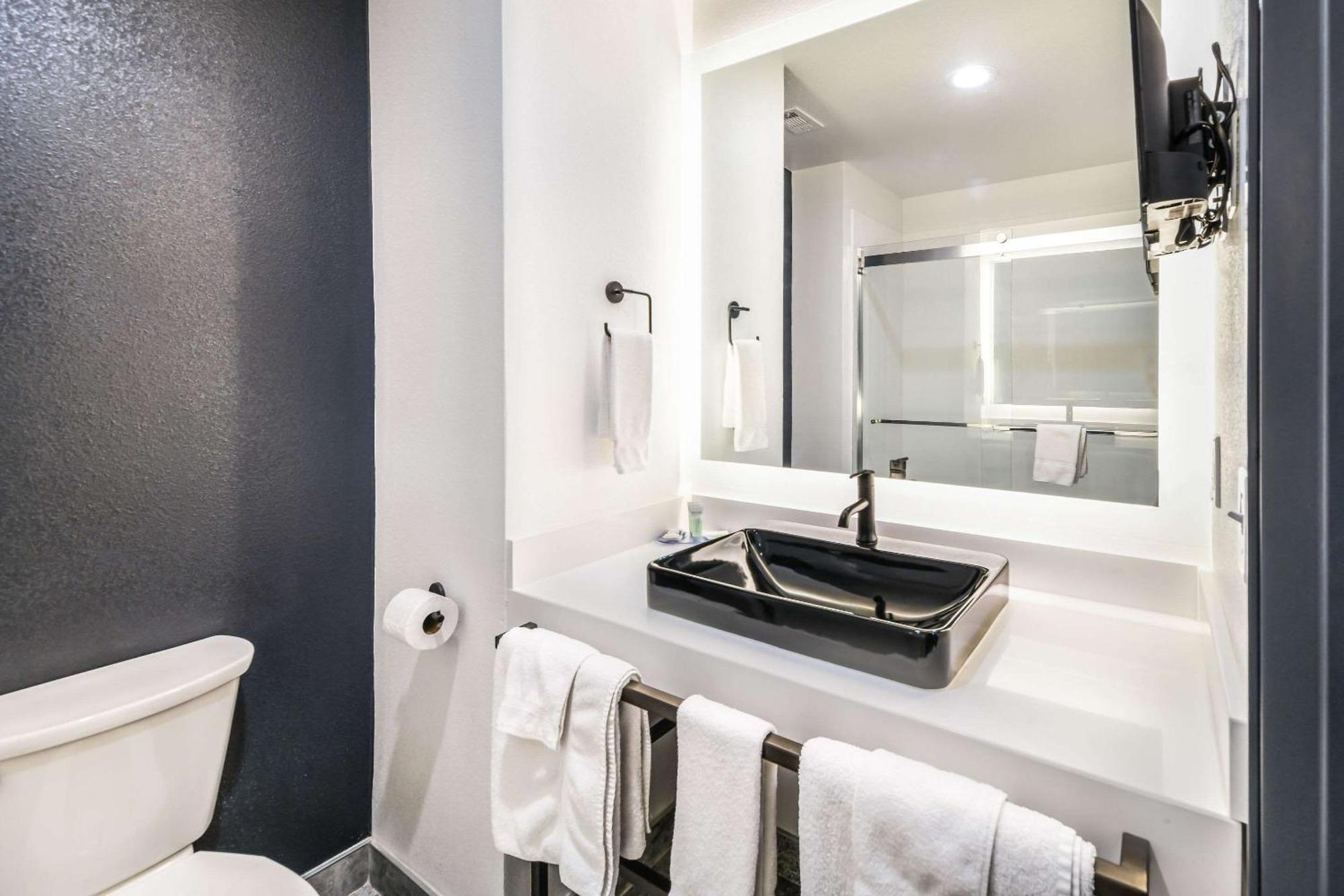 Hy-Lo Hotel, Ascend Hotel Collection Calera 外观 照片