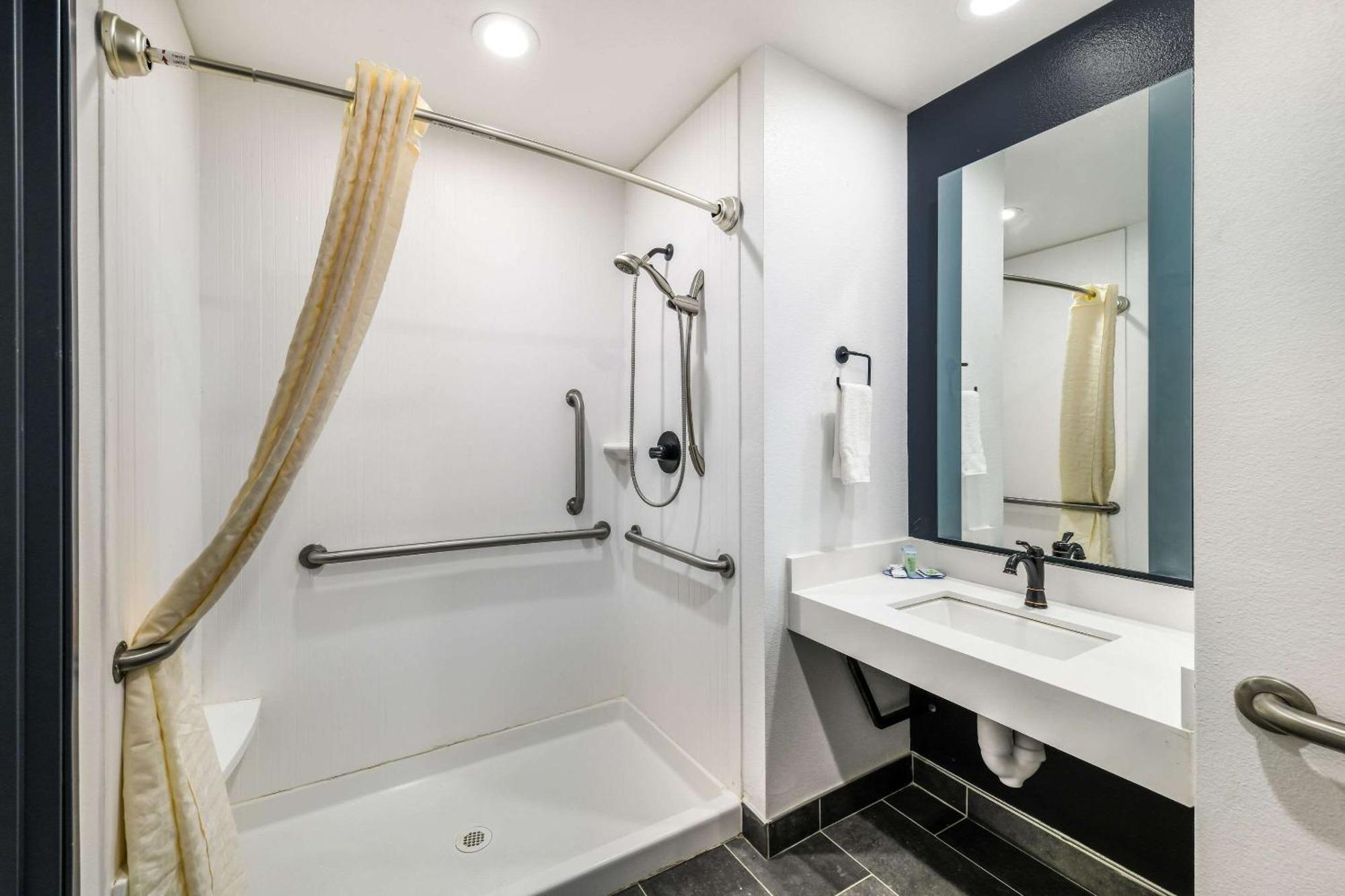 Hy-Lo Hotel, Ascend Hotel Collection Calera 外观 照片