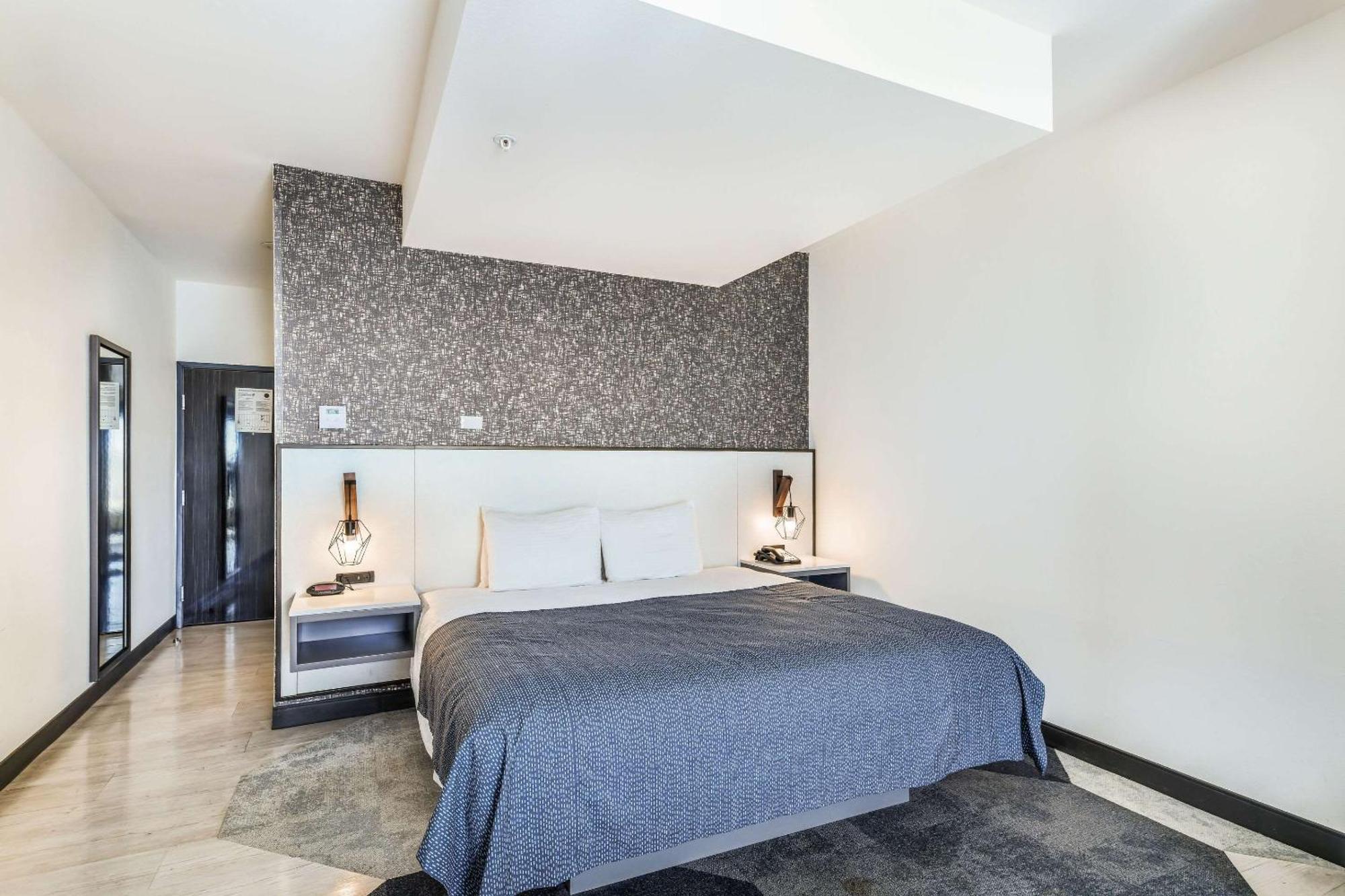 Hy-Lo Hotel, Ascend Hotel Collection Calera 外观 照片